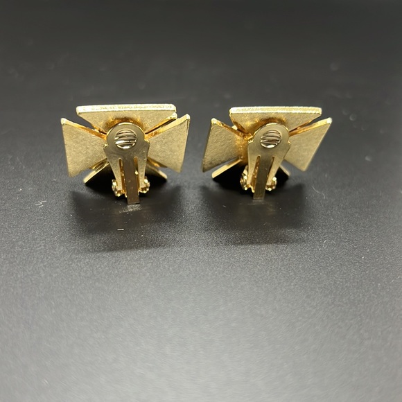 Vintage Joel Powell Gold/Blue/Red Tone Clip Earrings - Picture 2 of 5